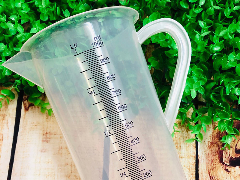 Chiếc cốc có ký hiệu 1 lít bằng 1000 ml